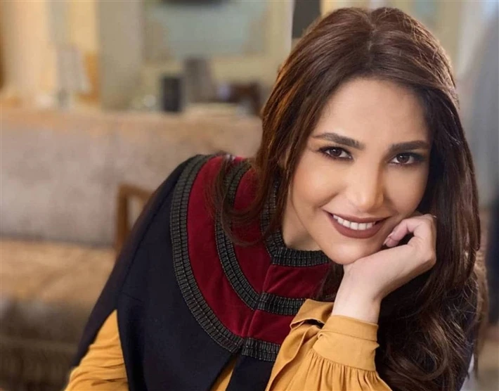 عبير نعمة تبدو مختلفة وبنحافة مفرطة افاق عربية - أثارت النجمة عبير نعمة ضجة كبيرة بعد طرحها فيديو كليب أغنيتها الجديدة صدقني نسيتك، وهي أغنية حب درامية وذلك قبل أيام قليلة من يوم ا