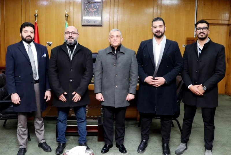 كتبت أمل عبد الرحيم إستقبل اللواء طيار أ.ح أكرم محمد جلال محافظ الإسماعيلية، بمكتبه اليوم الإثنين، مسئولي احدي شركات تنظيم المهرجانات و الاحتفالات ، لبحث ومناقشة سبل التعاون المشتر