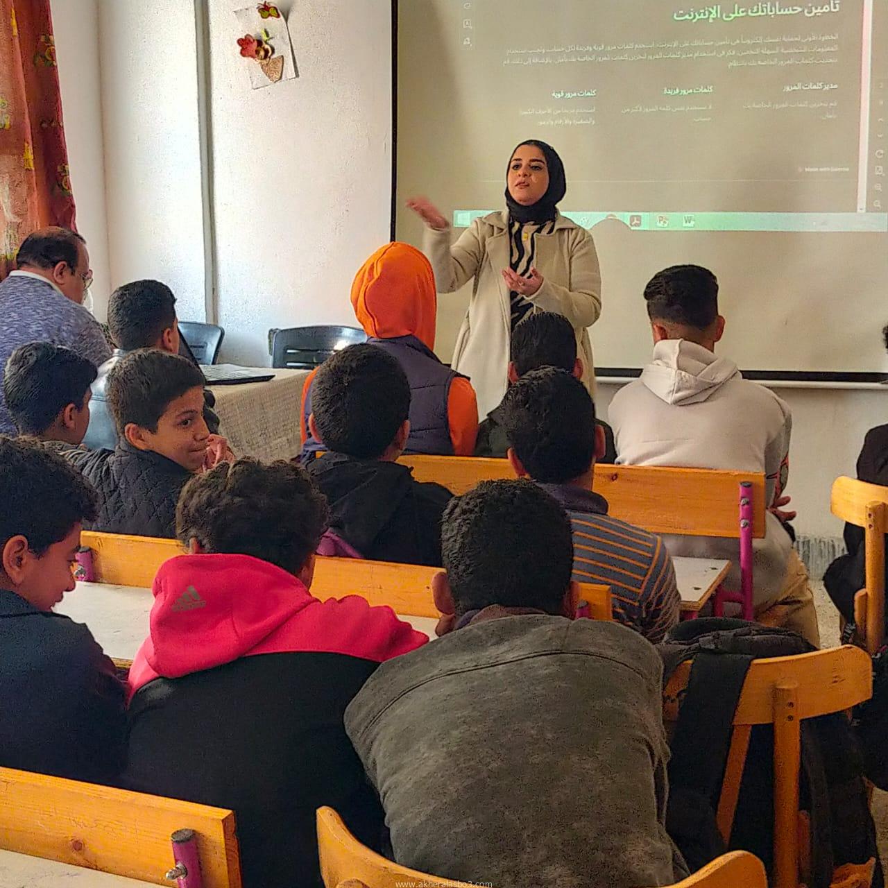 كتبت أمل عبد الرحيم أكد الدكتور ناصر مندور، رئيس جامعة قناة السويس، أن الجامعة تواصل جهودها في رفع الوعي الرقمي لدى الطلاب، خاصة في ظل التحديات الإلكترونية المتزايدة، مشيرا إلى أهم