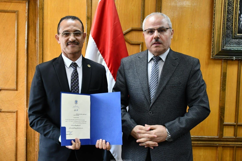 كتبت أمل عبد الرحيم هنأ الدكتور ناصر مندور، رئيس جامعة قناة السويس، المهندس عادل ألبير خليل إبراهيم، كبير مهندسين بدرجة مدير عام، بمناسبة صدور قرار معالي وزير التعليم العالي والبحث