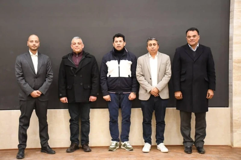 كتبت أمل عبد الرحيم تفقد الدكتور أشرف صبحي وزير الشباب والرياضة ، و اللواء طيار أ.ح أكرم محمد جلال محافظ الإسماعيلية، مساء اليوم الجمعة، المعسكر الدائم الدولي للشباب معسكر القرش با