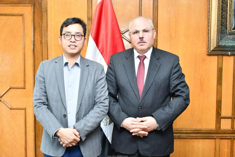 كتبت أمل عبد الرحيم في إطار دور جامعة قناة السويس في دعم أهداف التنمية البشرية بإقليم القناة وتعزيز الشراكات الدولية، استقبل الدكتور ناصر مندور، رئيس الجامعة، وفدا رفيع المستوى من