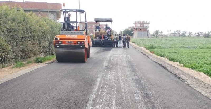 ضمن الخطة الاستثمارية.. رصف طريق الحلاوجة بأبو المطامير بتكلفة إجمالية بلغت 5.6 مليون جنيه. متابعه عبدالله محمد عبدالله في إطار الجهود المستمرة لتطوير البنية التحتية وتعزيز شبكة ال