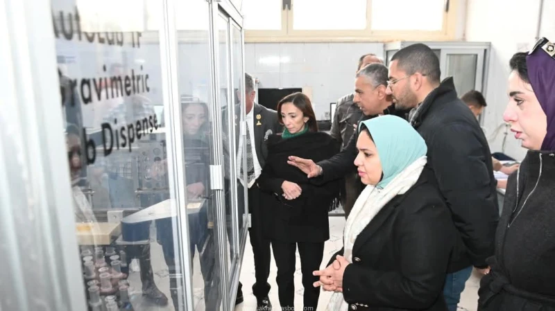 محافظ البحيرة تتفقد عدد من المصانع وتؤكد على دور المنطقة في التنمية الصناعية وتعزيز الإنتاج المحلي والتصدير متابعة عبدالله محمد عبدالله أكدت الدكتورة جاكلين عازر، محافظ البحيرة، عل