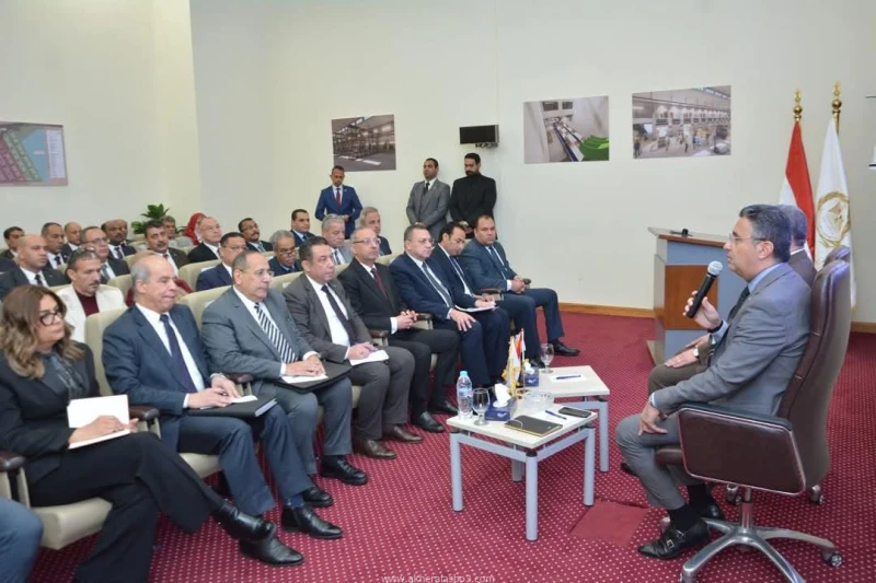 وزير التموين اجتماعا مع مديري المديريات بالمحافظات لمتابعة الاستعدادات لاستقبال شهر رمضان الكريم وموقف توافر السلع ومراقبة وضبط الأسواق كتب - محمود الهندي في إطار الاجتماعات الدوري