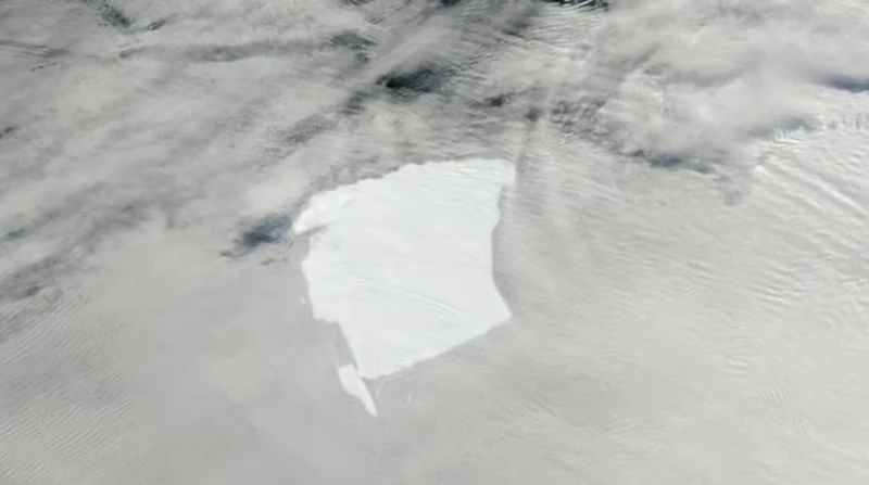 ضعف حجم لندن.. انهيار أكبر جبل جليدي في العالم كشفت صور الأقمار الصناعية أن قطعة هائلة ضعف حجم لندن الكبرى قد انكسرت من الجبل العملاق، الذي كان يتحرك بثبات شمالا في جنوب المحيط الأ