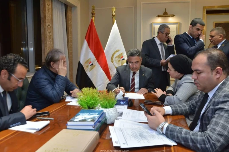 وزير التموين والتجارة الداخلية يلتقي بعدد من السادة أعضاء مجلسي النواب والشيوخ كتب - محمود الهندي في إطار عقد مجموعة من اللقاءات والأجتماعات الدورية، عقد اليوم الدكتور شريف فاروق و