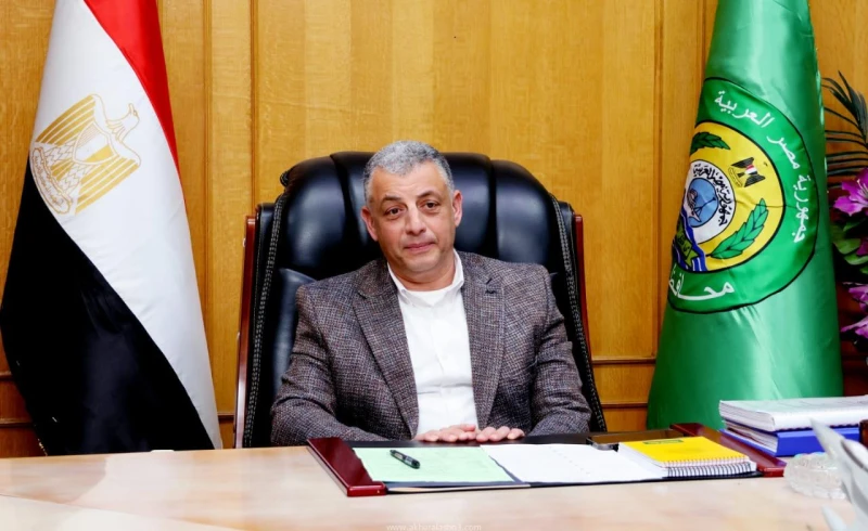 كتبت أمل عبد الرحيم عقد اللواء طيار أ.ح أكرم محمد جلال محافظ الإسماعيلية، اجتماعا تنسيقيا للاستعدادات الخاصة بسوق اليوم الواحد، والذي من المقرر