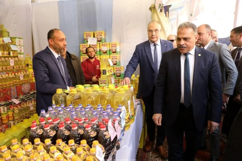 محافظ الشرقية ووكيل وزارة التموين يفتتحان معرضي أهلا رمضان بمدينة الزقازيق بتخفيضات تصل إلى 30 كتب - محمود الهندي افتتح المهندس حازم الأشموني، محافظ