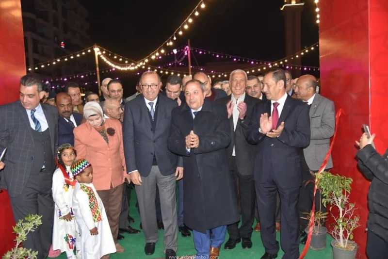 محافظ بورسعيد ورئيس الغرفة التجارية يفتتحان معرض أهلا رمضان بتخفيضات تصل إلى 30 بورسعيد السيد بكري افتتح اللواء أركان حرب محب حبشي، محافظ بورسعيد،ومحمد سعده، رئيس الغرفة التجارية ب