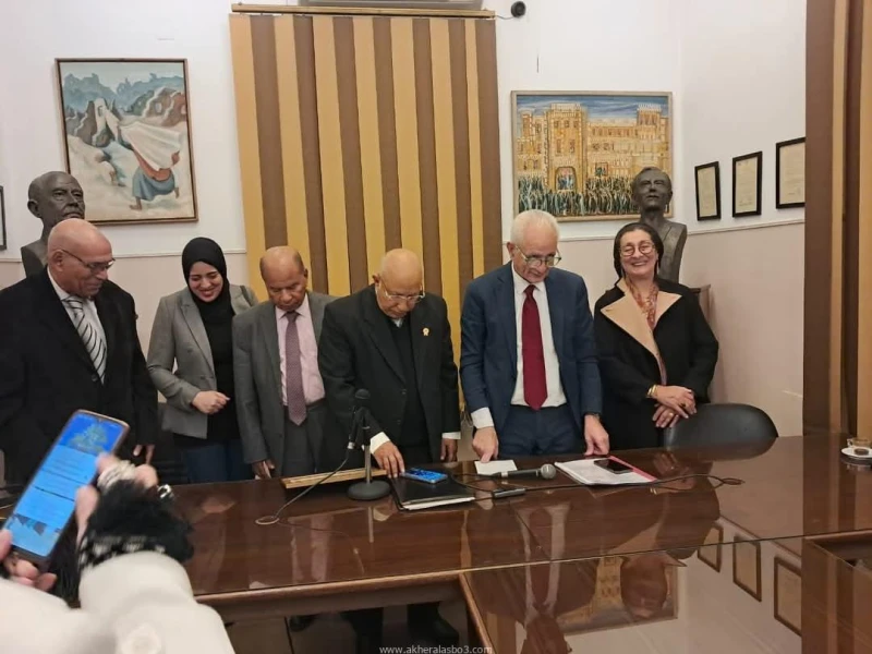 اتحاد كتاب مصر يناقش أهمية اللغة الإيطالية واللاتينية كتب - محمود الهندي عقدت لجنة الترجمة باتحاد كتاب مصر برئاسة الدكتور علاء عبد الهادي، ندوة حول أهمية اللغة الإيطالية واللاتينية