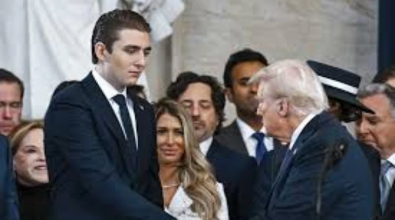 نجل ترامب متهم بإطلاق النار على إوزة حمراء أصبح الابن الأصغر للرئيس الأمريكي دونالد ترامب، مشتبها به في قضية الصيد غير المشروع في شمال إيطاليا، بسبب إطلاقه النار على إوزة حمراء حسب