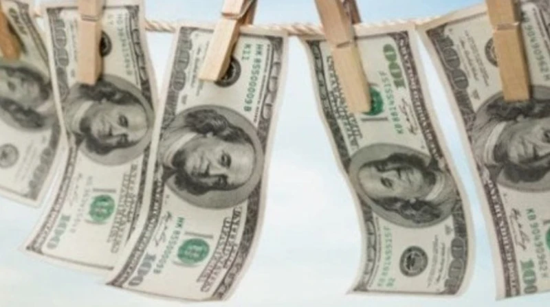 ضبط 6 متهمين بغسل 357 مليون جنيه من تجارة السلاح في الجيزة نجحت الأجهزة الأمنية بوزارة الداخلية في إلقاء القبض على 6 أشخاص بمحافظة الجيزة، بتهمة غسل