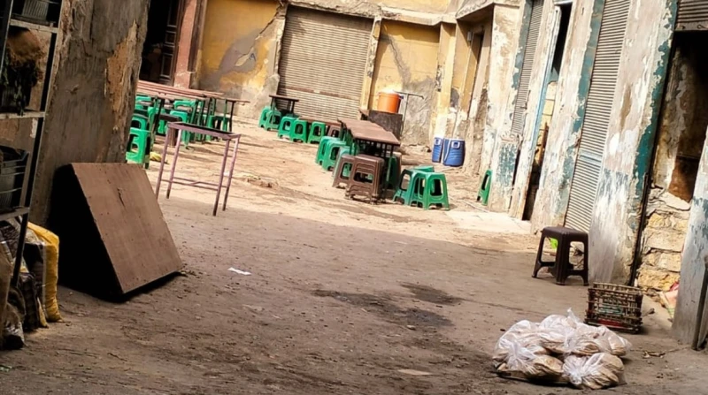 طبق أرز يشعل مشاجرة دامية في مائدة رحمن بالحسين شهدت منطقة الحسين، مشاجرة دامية بالأسلحة البيضاء بين عدد من الأهالي وملاك المحلات أثناء تناول وجبة