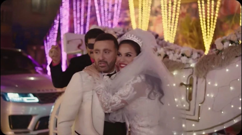 زواج بالإكراه ونهاية صادمة لحنة.. ملخص الحلقة 14 من العتاولة 2 بعد وقوع نصار وخضر في كمين عدولة في الحلقة 13، وجد نصار نفسه أمام خيارين أحلاهما مر، إما الزواج من عدولة، أو دخول شقي