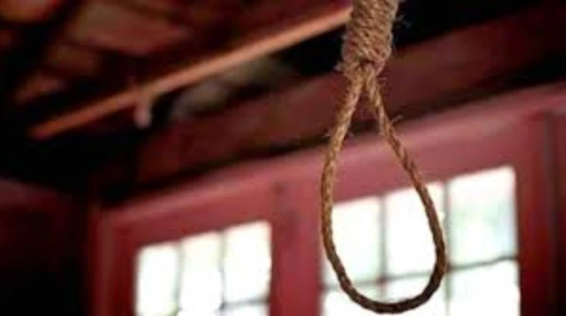 أزمة نفسية تنهي حياة فتاة شنقا داخل شقتها بالمعادي شهدت منطقة المعادي بمحافظة القاهرة حادثا مأساويا، حيث أقدمت فتاة على إنهاء حياتها شنقا داخل شقتها السكنية، نتيجة مرورها بحالة نفس