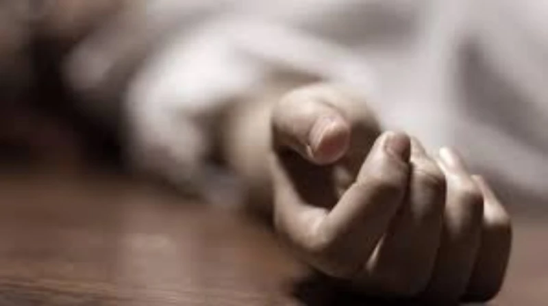 اتخانق مع أخو طليقته.. وفاة شاب في مشاجرة بأسيوط توفي شاب في العقد الثاني من عمره، إثر مشاجرة بين عائلتين بسبب خلافات النسب والمصاهرة بقرية منقباد