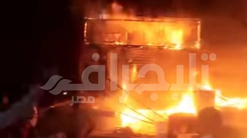 تسرب غاز يتسبب في حريق هائل بمطعم مشويات بالمنيا (صور) سيطرت قوات الحماية المدنية بالمنيا، على حريق كبير نشب في مطعم مشويات بمدينة المنيا، امتدت نيرانه إلى واجهة منزل مكون من دورين