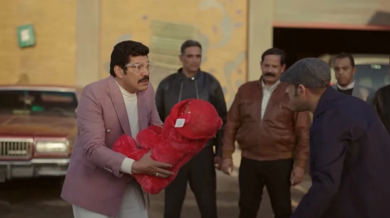 ملخص الحلقة 10 من العتاولة 2.. استبدال شحنة الآثار بدباديب انطلقت الحلقة العاشرة من مسلسل العتاولة 2 بمشهد مشوق، حيث قام كل من نصار وخضر بفتح المقبرة السرية الموجودة أسفل منزل رماح