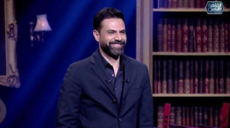 أمير طعيمة عن زوجته: كل الأشياء التي أحبها متأصلة بداخلها (فيديو) روى الشاعر الغنائي أمير طعيمة تفاصيل قصة الحب التي جمعته بزوجته يسرا، وكيف بدأ