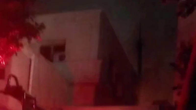 بعد أكثر من 3 ساعات.. إخماد حريق المعامل المركزية لوزارة الصحة تمكنت فرق الدفاع المدني بالقاهرة من إخماد الحريق الذي اندلع في المعامل المركزية التابعة لوزارة الصحة والسكان بوسط الب