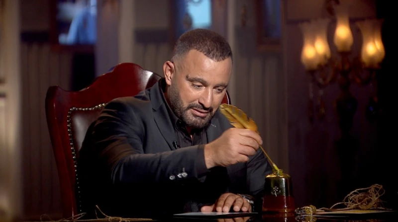 رباني بطريقة مختلفة.. أحمد السقا يكشف تفاصيل علاقته بوالده (فيديو) كشف الفنان أحمد السقا تفاصيل علاقته بوالده الراحل المخرج صلاح السقا، وكيفية تربيته