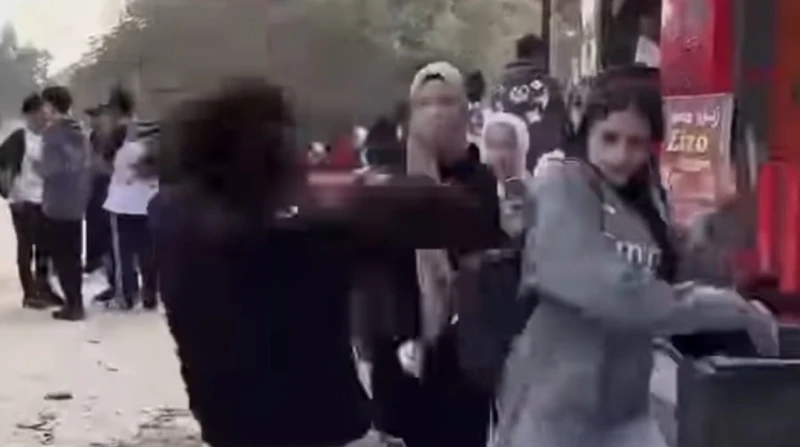 بعد نشر افاق عربية.. القبض على البلوجر محمد موزة ألقت أجهزة الأمن بمديرية أمن القاهرة، القبض على البلوجر محمد موزة، لقيامه بمضايقة الفتيات بشوارع