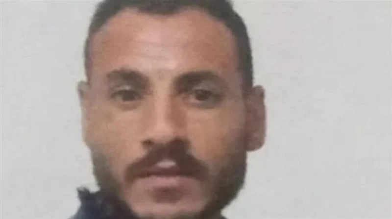 العثور على جثة فلاح في ظروف غامضة بأسيوط عثر أهالي مركز منفلوط التابع لمحافظة أسيوط، على جثة شاب ملقاة في إحدى الأراضي الزراعية بنطاق قرية بني مجد، وجرى إبلاغ الأجهزة الأمنية التي