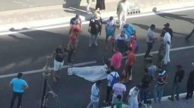 سيارة مسرعة أنهت حياته.. وفاة مأساوية لشاب في الوراق لفظ شاب أنفاسه الأخيرة أثناء عبوره الطريق أعلى محور روض الفرج، في نطاق منطقة الوراق، التابعة لمحافظة الجيزة. تلقت الأجهزة الأمن