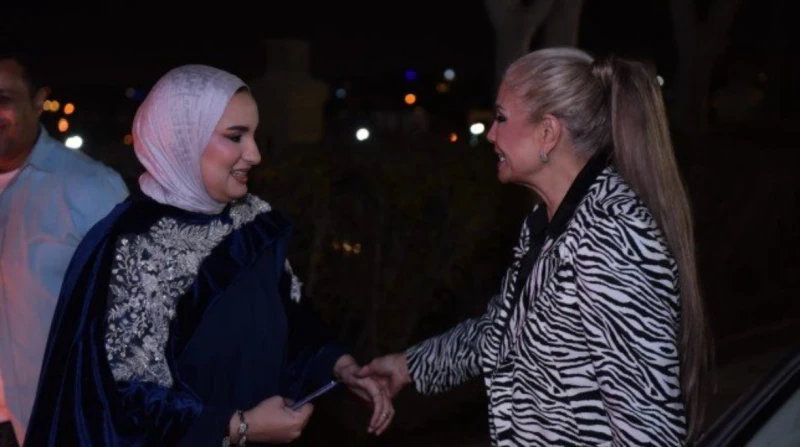 سوسن بدر وطارق النهري.. سوبر ستار الفن في سحور نجمك مع يارا في أجواء رمضانية ساحرة، اجتمع نخبة من نجوم الفن والإعلام في إحدى الخيام الرمضانية الفاخرة بمنطقة التجمع الخامس، للاحتفال