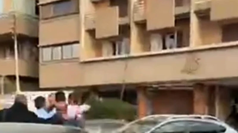 بسبب 15 جنيها.. فحص فيديو استغاثة سيدة من سايس في مصر الجديدة تفحص أجهزة الأمن، فيديو لسيدة تتشاجر مع سايس بأحد الشوارع بمنطقة مصر الجديدة للوقوف على