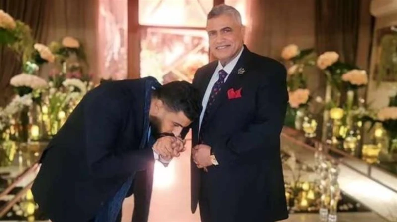 بعد إعلان الاعتزال.. رسالة خاصة من والد محمد سامي لابنه من أمام الكعبة وجه سامي عبد العزيز، والد المخرج محمد سامي، رسالة خاصة لابنه من أمام الكعبة،