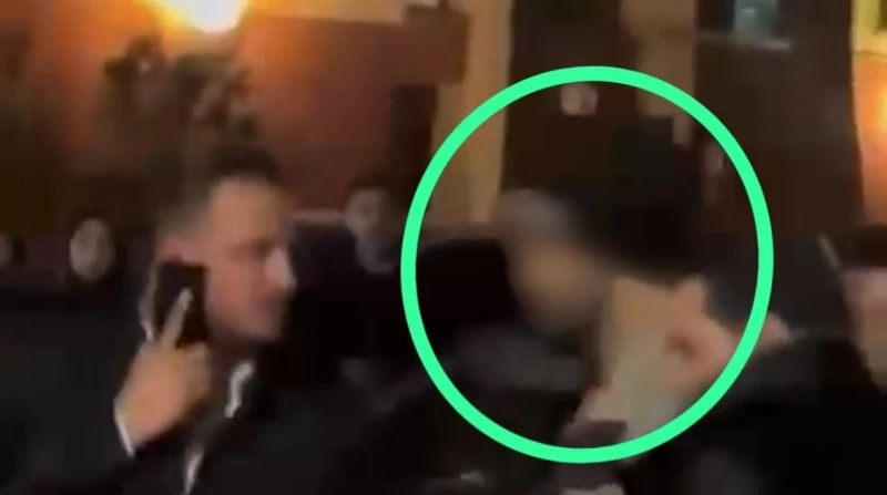 ضرب موت في الحمام.. الشرطة تلقي القبض على عضو ناد شهير تداول رواد مواقع التواصل الاجتماعي، مقطع فيديو يظهر لحظة القبض على أحد أعضاء ناد شهير، بعد