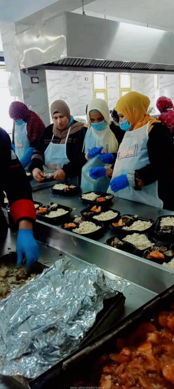 كتبت أمل عبد الرحيم أستقبلت القرية الأوليمبية في أول ايام شهر رمضان المبارك مجموعة من الفتيات لتدريبهن على كيفية تجهيز الوجبات الرمضانية، بالتنسيق مع المجلس القومي للمرأة في خطوة ت