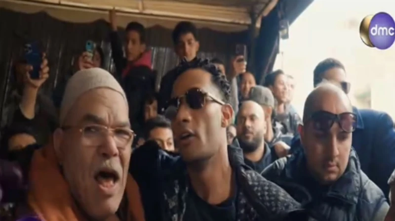 سقط مغشيا عليه.. 100 ألف جنيه تفاجئ مواطنا في مدفع رمضان بدأ الفنان محمد رمضان توزيع جوائز برنامج مدفع رمضان الحلقة الثانية، الذي يعرض حاليا خلال موسم رمضان 2025 عبر شاشة قناة .وأع