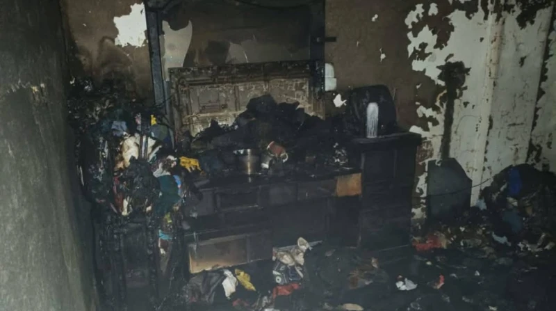 حريق هائل يلتهم عقارا سكنيا بمنطقة السلام (صور) شهدت منطقة السلام، نشوب حريق هائل داخل أحد العقارات السكنية، حيث تصاعدت ألسنة اللهب بشكل كثيف، ما أثار حالة من الذعر بين السكان. الس