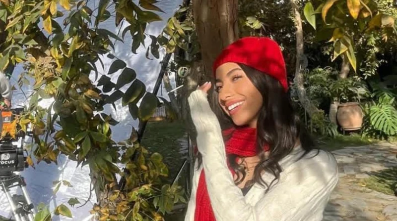 جيسيكا حسام الدين تنشر صورا من كواليس كامل العدد 3 شاركت الفنانة الشابة جيسيكا حسام الدين جمهورها بكواليس تصوير مسلسل كامل العدد3 بطولة الفنان شريف