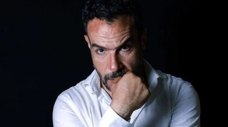 برتجل ومحدش بيكتبلي.. محمد خميس يكشف تفاصيل فيديوهاته الفرعونية كشف الفنان محمد خميس تفاصيل الفيدوهات الخاصة بالآثار والنقوش الفرعونية التي يقوم