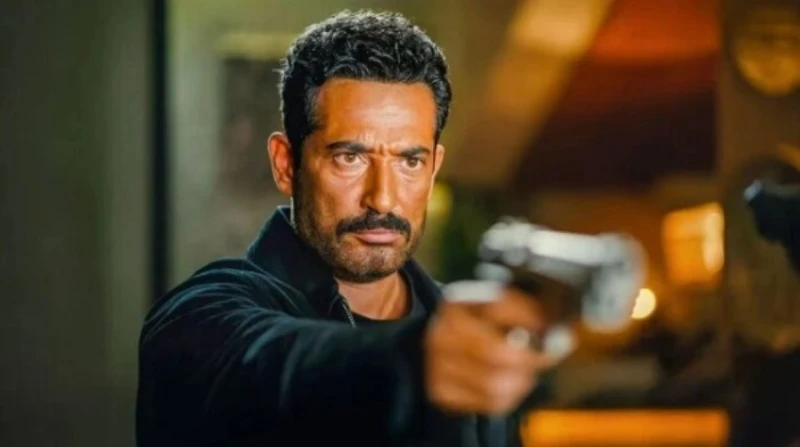 مشاهدة مسلسل سيد الناس الحلقة 25 كاملة.. حبس ميادة بتهمة قتل أدهم تجري أحداث مسلسل سيد الناس، على صفيح ساخن، بعدما اقترب الجارحي (عمرو سعد)، من معرفة هوية قاتل ابنه أدهم، لذا يستمر