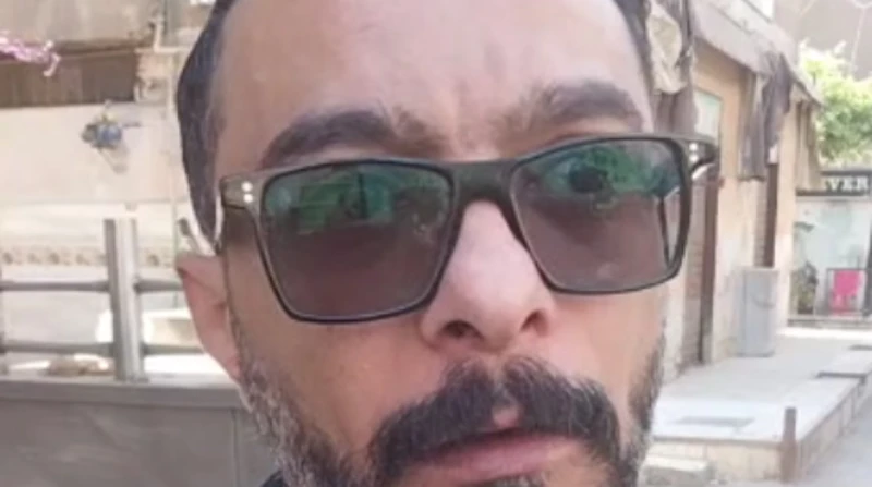 قتلوه وراحوا كلوا كشري.. تفاصيل اعترافات المتهمين بقتل شقيق محامي شبرا الخيمة كشف المحامي وليد التميمي، شقيق المجني عليه خالد ضحية القتل والسرقة