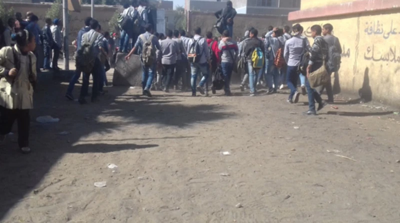 مشاجرة داخل مدرسة خاصة بالهرم بسبب إلقاء مواد مشتعلة على الطلاب شهدت مدرسة دولية خاصة واقعة مؤسفة عندما أشعل طلاب ألعاب نارية ومواد قابلة للاشتعال وألقوها على زملائهم، ما تسبب في ن