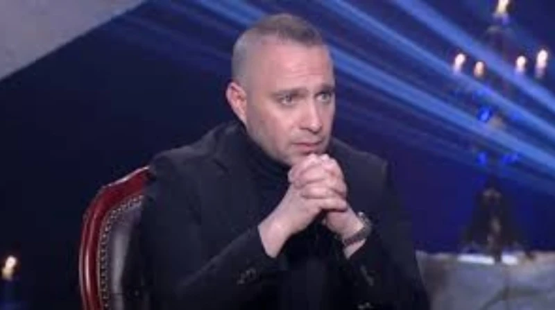 حسام حبيب لالعرافة: أنا فاض بيا الكيل.. ولو قولت الحقيقة هنتحر قال الفنان حسام حبيب إنه لم يكن يتوقع أن تصل الأمور بينه وبين شيرين إلى هذا الحد من التصعيد، مؤكدا أنه لم يكن يسعى لت