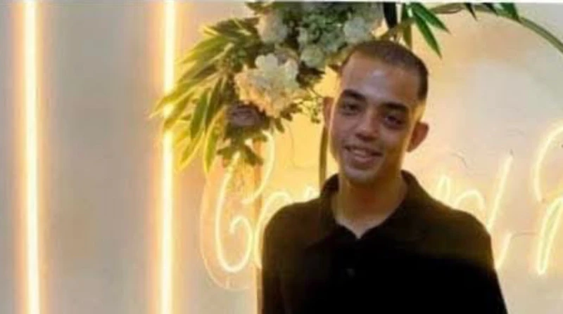 انتقام دموي لحظة الإفطار.. تجار مخدرات ينهون حياة بائع مخلل شهدت منطقة أبو يوسف غرب الإسكندرية، اليوم، جريمة قتل راح ضحيتها الشاب علي سعيد (22 سنة)، بائع مخلل، بعدما أقدم عدد من مر