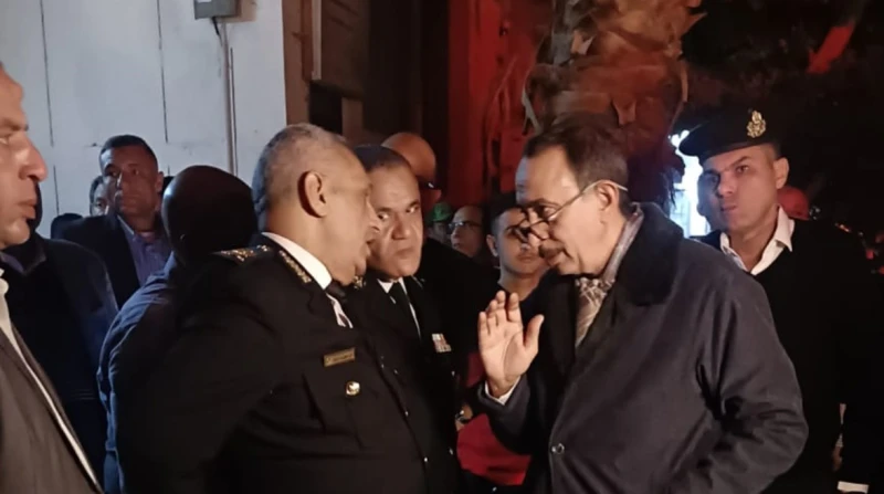 مدير أمن القاهرة يوجه بتكثيف الاحترازات بمحيط حريق المعامل المركزية وصل مدير أمن القاهرة وعدد من القيادات الأمنية، إلى موقع حريق المعامل المركزية التابع لوزارة الصحة والسكان بوسط ا