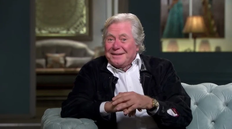 حسين فهمي يعلق على خلعه من امرأة سعودية علق الفنان حسين فهمي، على وقعة خلعه، من سيدة الأعمال السعودية رنا القصيبي، والتي تزوج منها في عام 2017، ولم يتفقا لينفصلا سريعا.وقال حسين فه