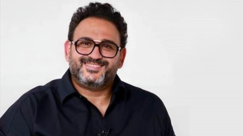 أكرم حسني يكشف كواليس العمل مع معتز التوني وخطته للموسم الدرامي الجديد أكد الفنان أكرم حسني أن صديقه المخرج معتز التوني لديه طقوس خاصة قبل بدء تصوير أي عمل فني، حيث يبدأ التحضير دا