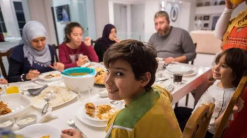 صيام الأطفال في رمضان.. هل يجوز إجبارهم وما السن المناسب؟ ما هو السن المناسب لبدء صيام الأطفال في رمضان؟.. سؤال يشغل بال الكثير من الآباء والأمهات، حيث يرغب البعض في السماح لأطفاله