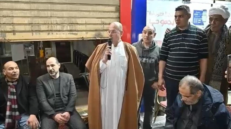 عجل عربون صلح.. قعدة عرفية تنهي أزمة فتاة ترسا ووالدها شهدت منطقة ترسا بالطالبية، جلسة صلح عرفية بين أسرة نور الشهيرة بفتاة ترسا، وجيرانها، بعد