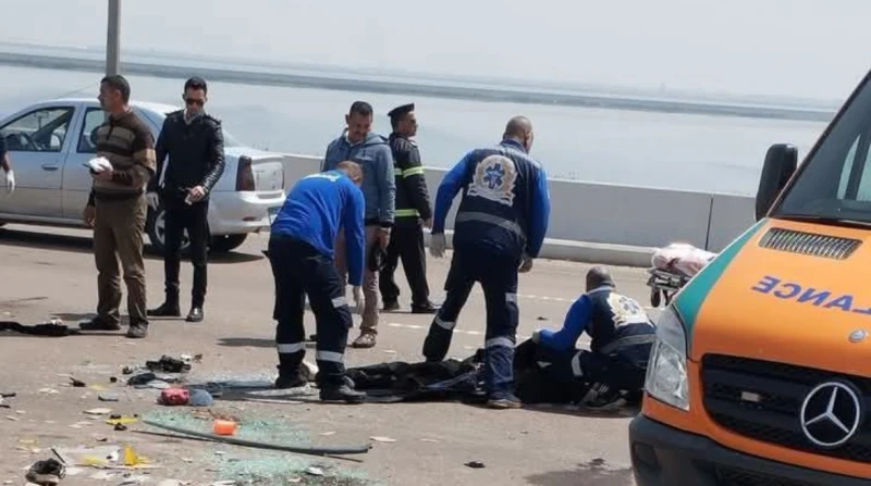 مصرع 3 وإصابة 9 بحادث على الطريق الدولي في الإسكندرية شهد الطريق الساحلي الدولي أمام بشاير الخير بحي غرب الإسكندرية، حادث انقلاب ميكروباص واصطدامه