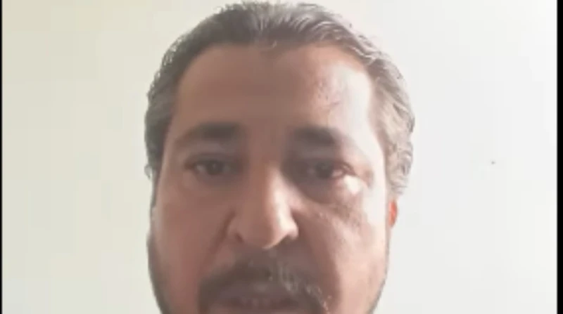 والد يوسف لاعب الكاراتيه يستغيث بالرئيس السيسي: ابني بيموت (فيديو) وجه أحمد مصطفى، والد لاعب الكاراتيه الشاب يوسف أحمد، استغاثة عاجلة إلى المسؤولين